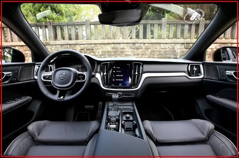 2021 Volvo S60 T5 dashboard