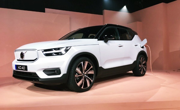 2021 Volvo XC40 T4 Momentum Design